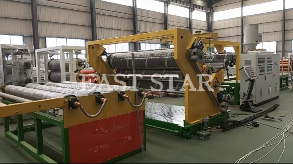 2.4-मीटर खाद बेल्ट शीट उत्पादन लाइन स्थापित और पैकेजिंग के लिए तैयार