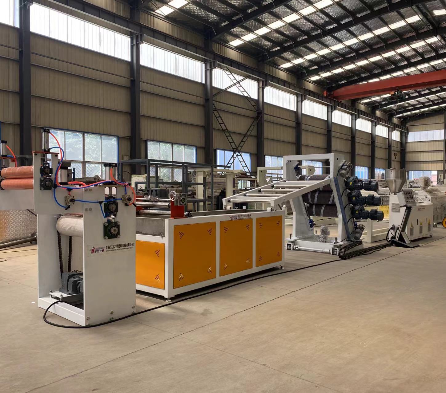 पेशेवर पीवीसी लचीले दरवाज़ा परदा उत्पादन लाइन समाधान कुशल औद्योगिक दरवाज़ा परदा उत्पादन सक्षम करते हैं