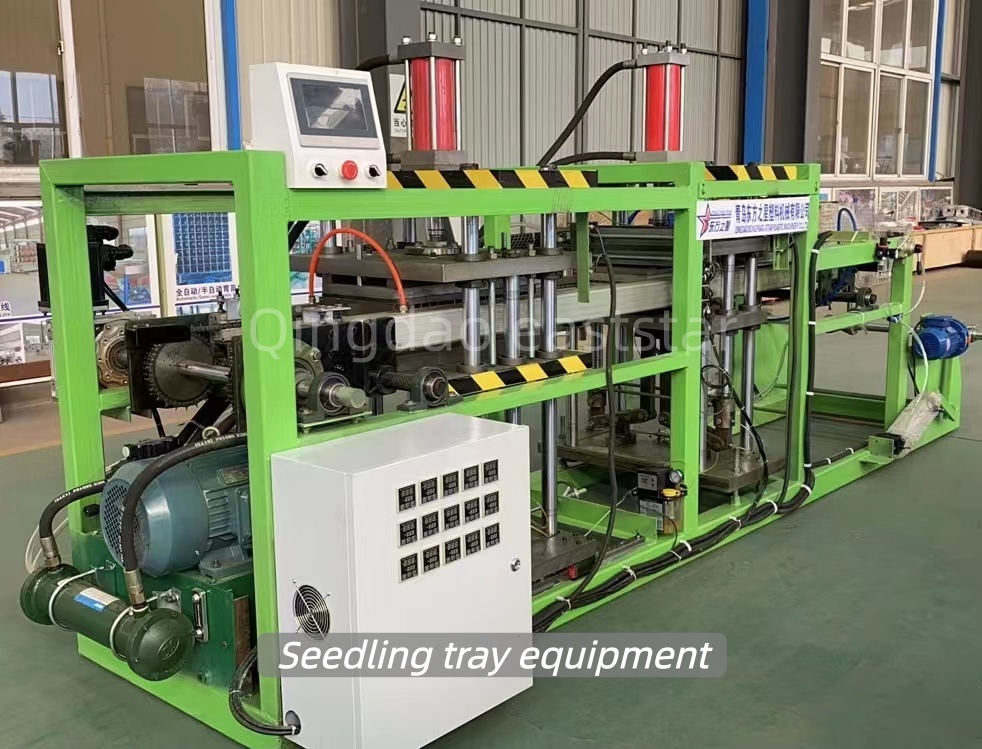 भारतीय ग्राहक आधुनिक कृषि रोपण समाधानों पर चर्चा करते हुए सीडलिंग ट्रे और जड़ नियंत्रण उपकरण देखते हैं